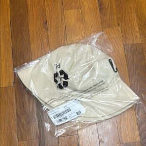 Brand new Alo weekender bucket hat